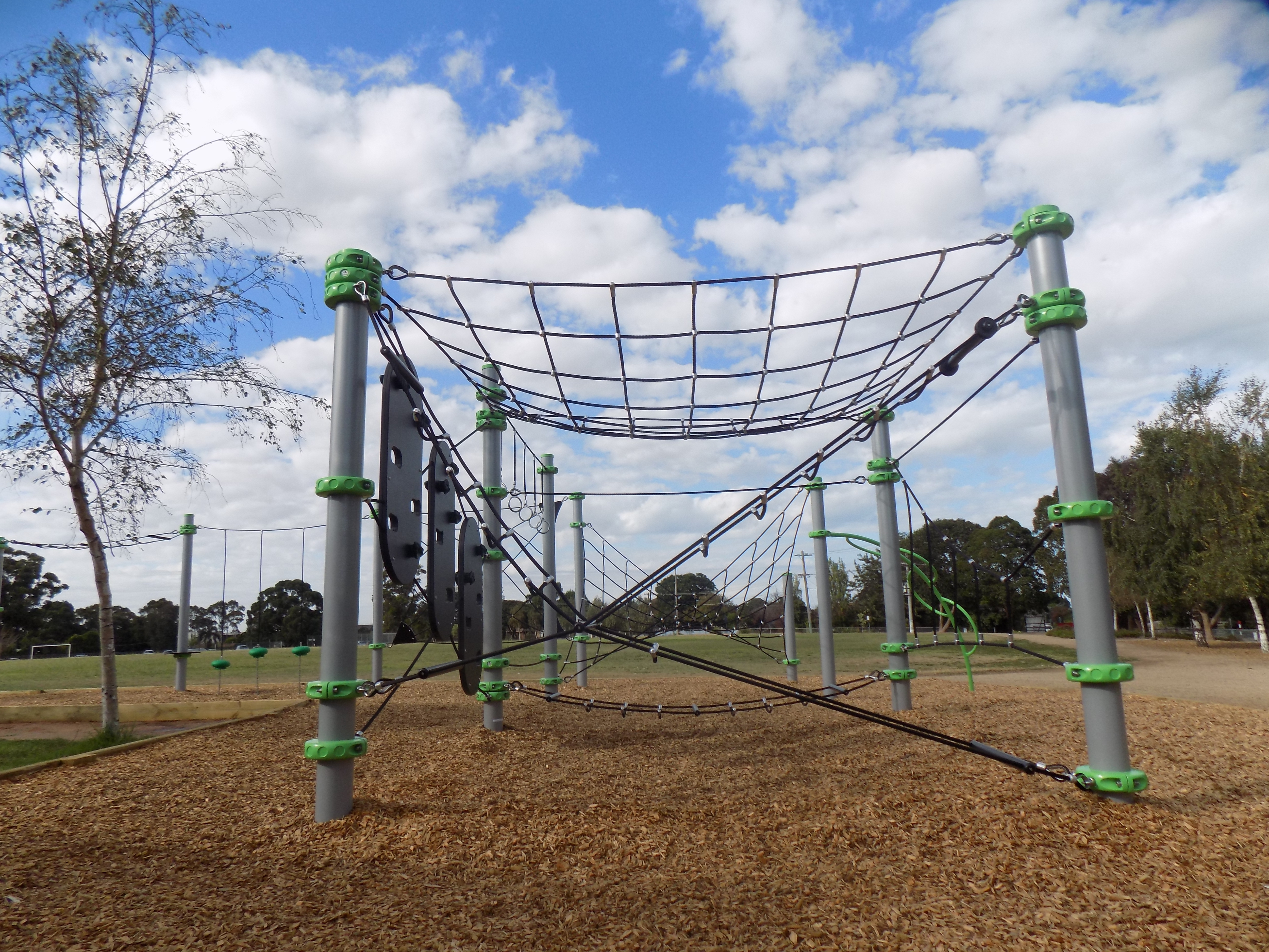 An explorer net recently installed in a school environment on mulch undersurfacing